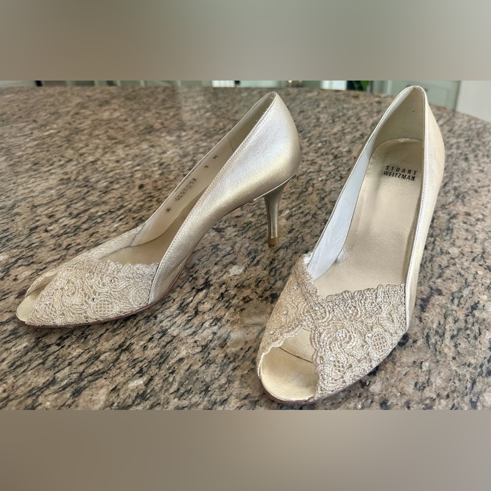 Stuart Weitzman Chantelle Gold Leather Peep Toe Pumps Women’s 9